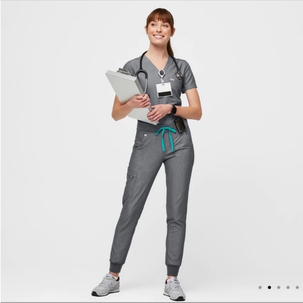 Figs Zamora Jogger Scrub Pants Graphite Gray Size Medium Womens doctor pants